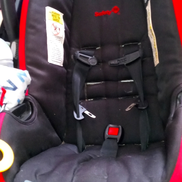 a baby boy bundle- Carseat,new toys,clothes,etc - Picture 10 of 11